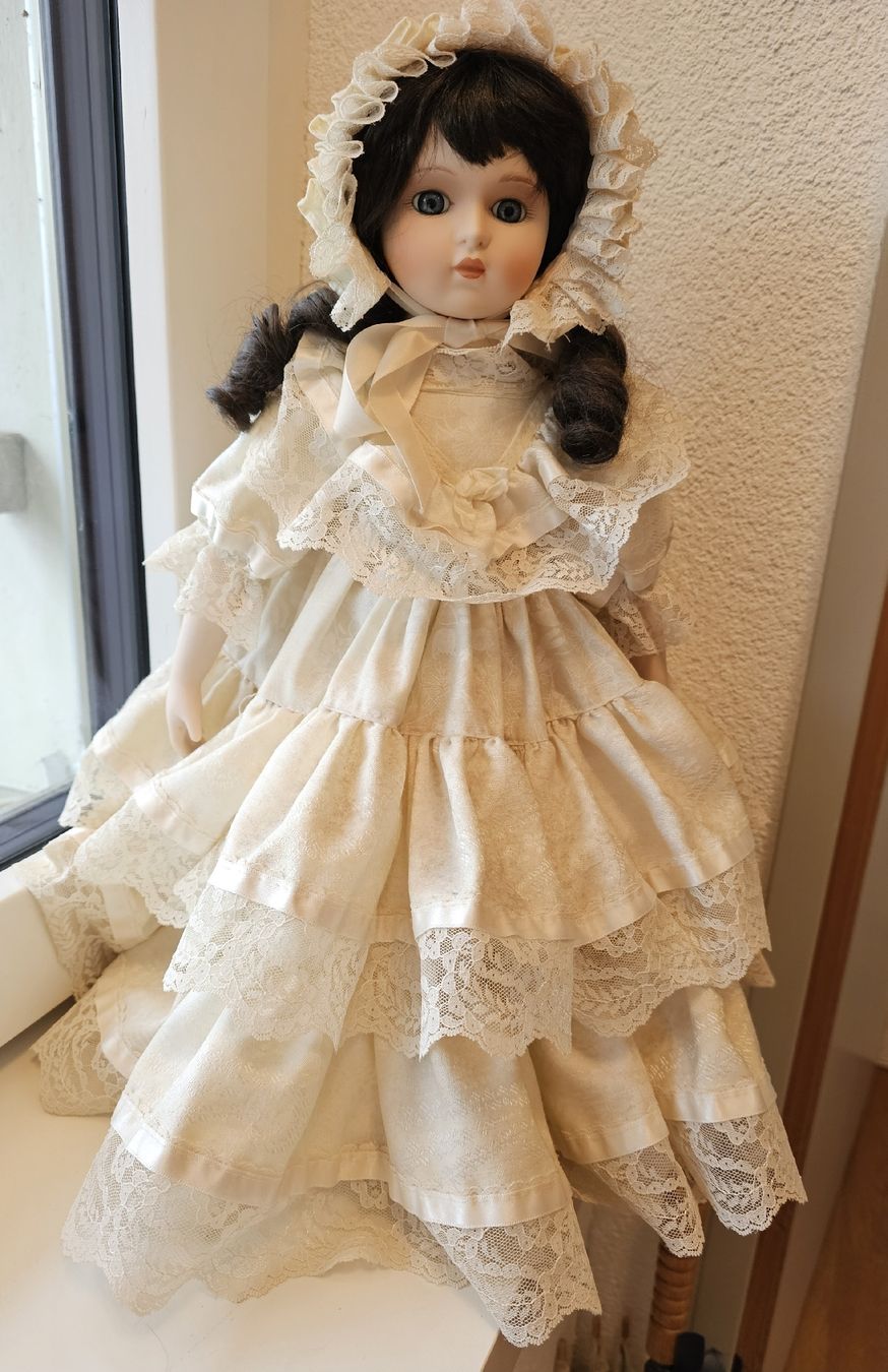 Bambole: WUNDERSCHÖNE PUPPE! – Nuovo (secondo la descrizione) da Laupen BE venduto da AUSSIEGIRL1109