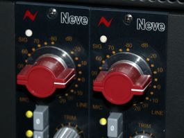 2x NEVE 1073LB (Serial-Paar, neu in OVP)
