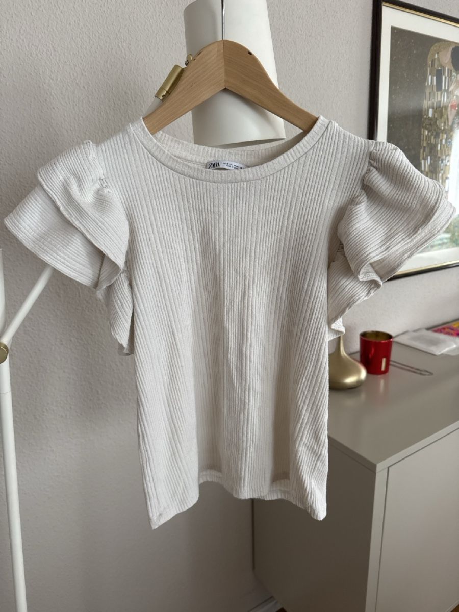 Zara T-shirt: Zara Oberteil M  – Usato da Galgenen venduto da Vintluxe