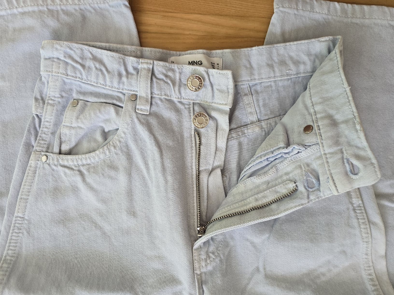 Jeans: MNG Jeans Hellblau, Gr. 32, ungetragen – Nuovo (secondo la descrizione) da St. Gallen venduto da A.W.128 4