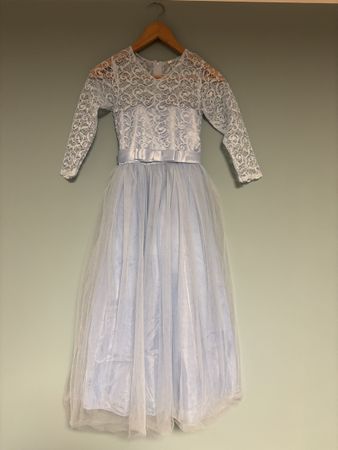 Festkleid hellblau Grösse 140 super Zustand