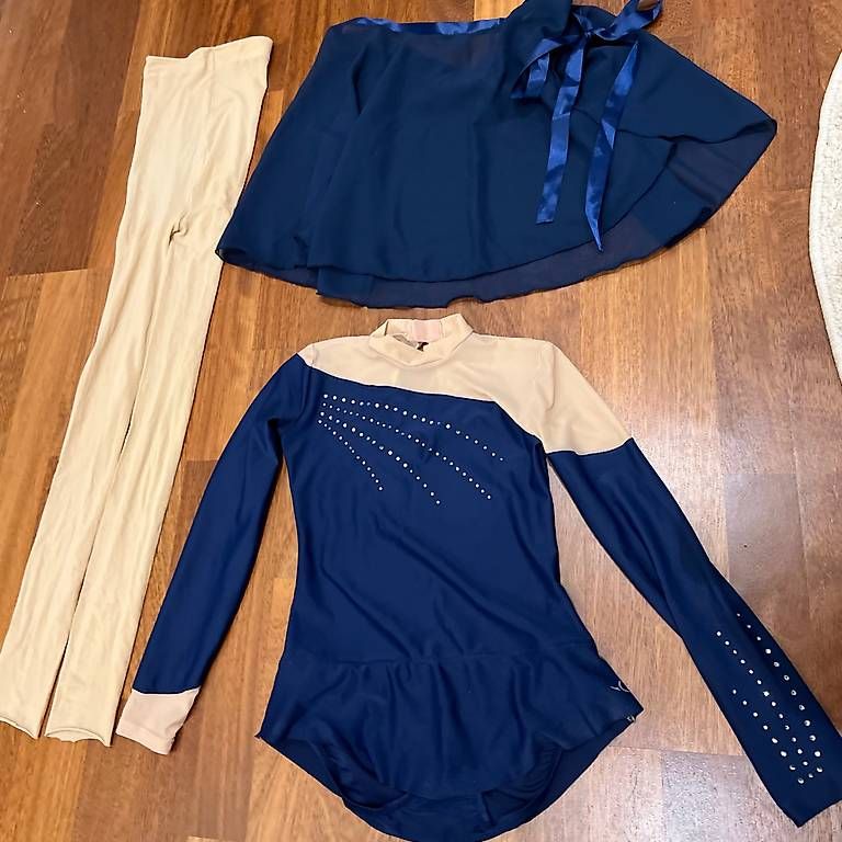 Canottiere & Pantaloni: Kürkleid Eiskunstlauf / Tanz Outfit – Usato da Unterentfelden venduto da jenny-falco 2