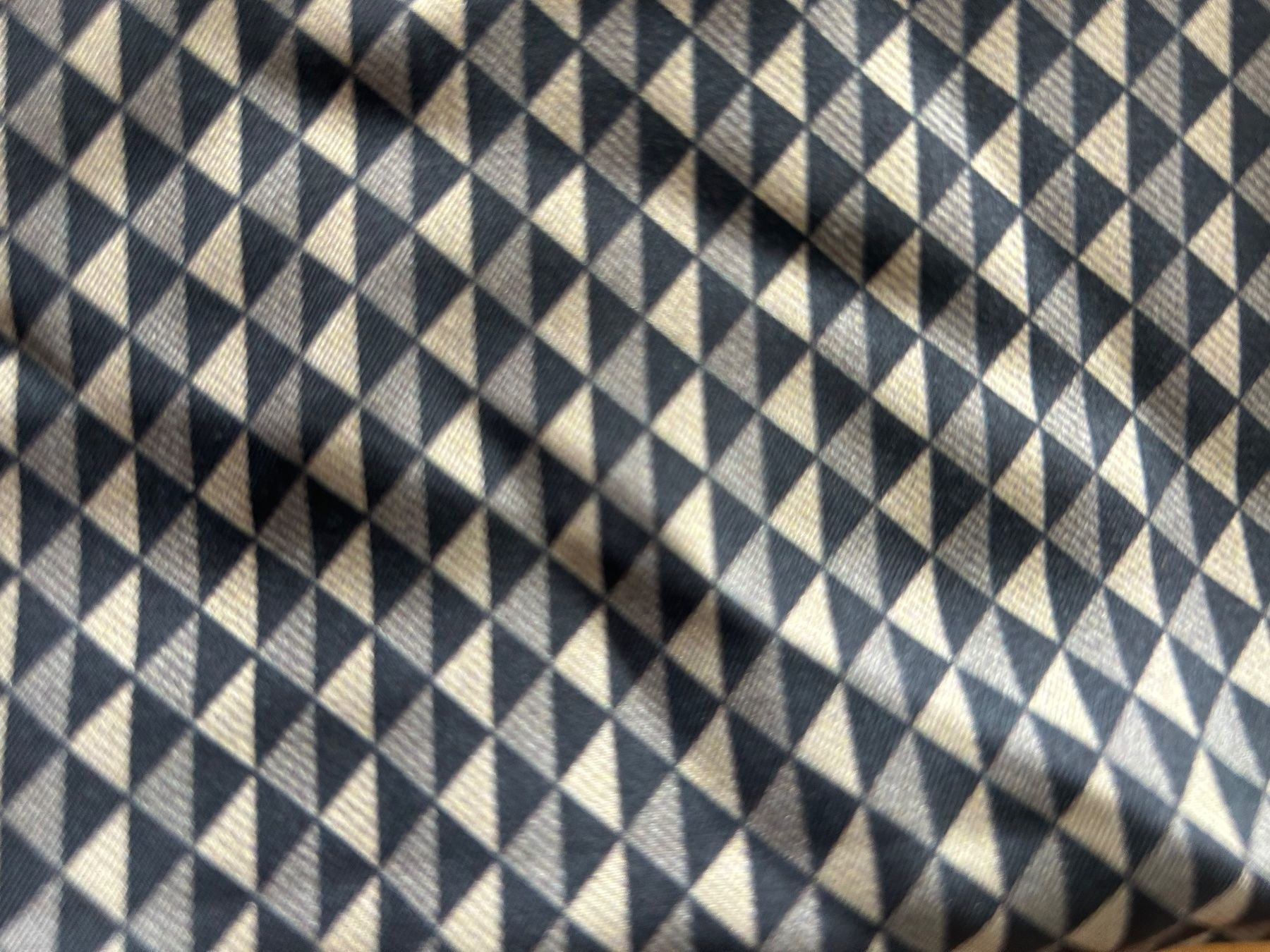 Armani Schals: Giorgio Armani Schal grau Muster – Gebraucht aus Kaltbrunn von lagone1 2