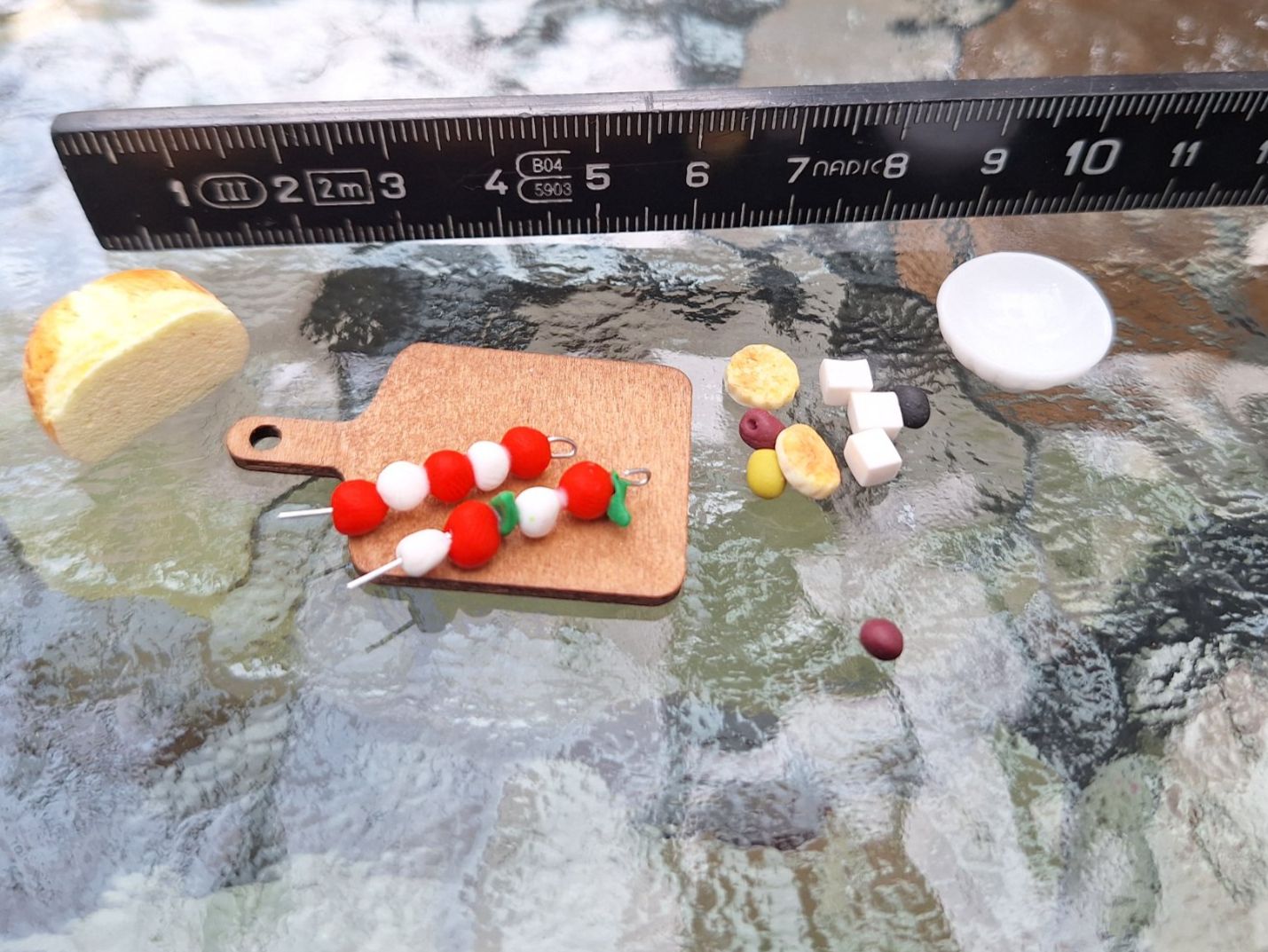 Case e mobili per bambole: Handmade Apero, Tomaten Mozzarella Spiesse – Nuovo (secondo la descrizione) da Zürich venduto da HandmadeTinyFood 1