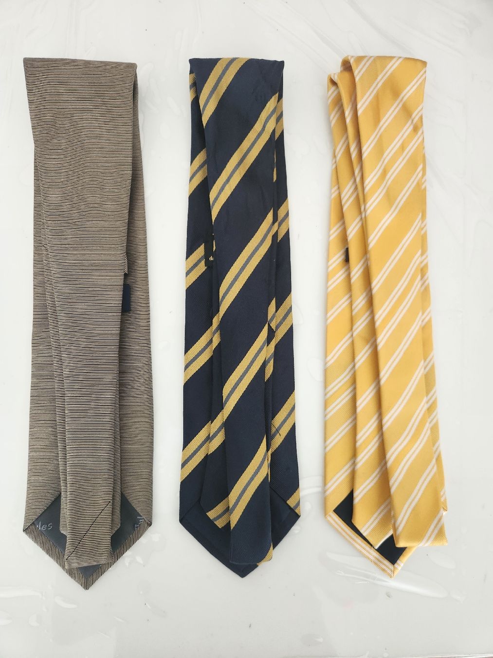 Cravatte: Lot de 3 cravates diverses couleurs  – Usato da Meyrin venduto da rau_w7j8 1