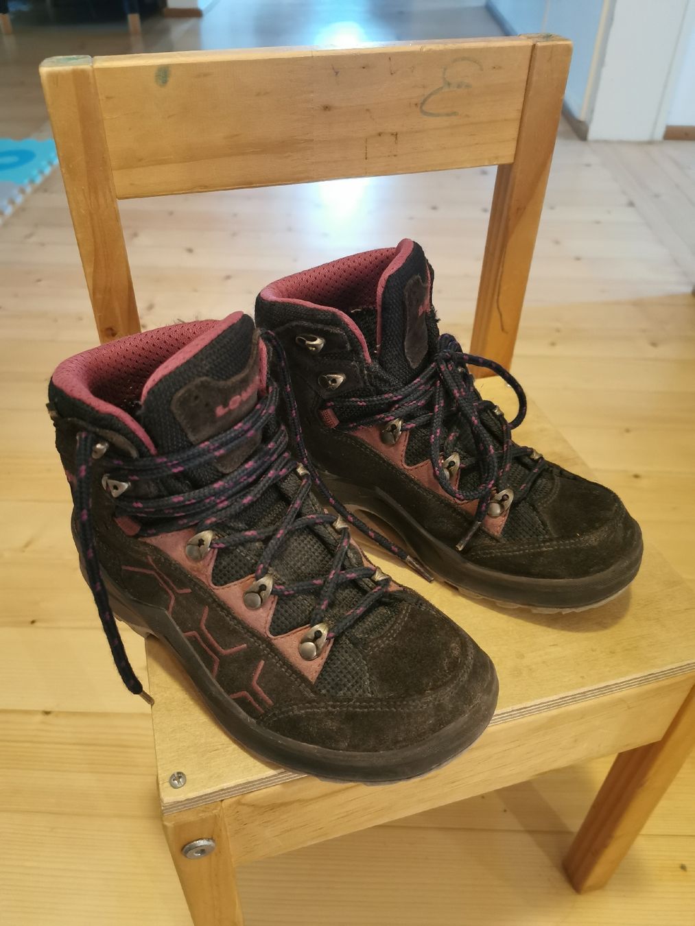 Lowa Scarpe da uomo: Wanderschuhe Lowa, Grösse 33 – Usato da Gipf-Oberfrick venduto da JVB