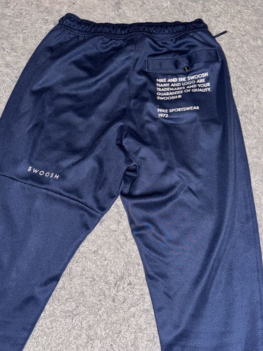 Nike Pantaloni: Nike Swoosh Trainerhosen dunkelblau – Nuovo (secondo la descrizione) da Kirchberg BE venduto da zil_s7sd 3