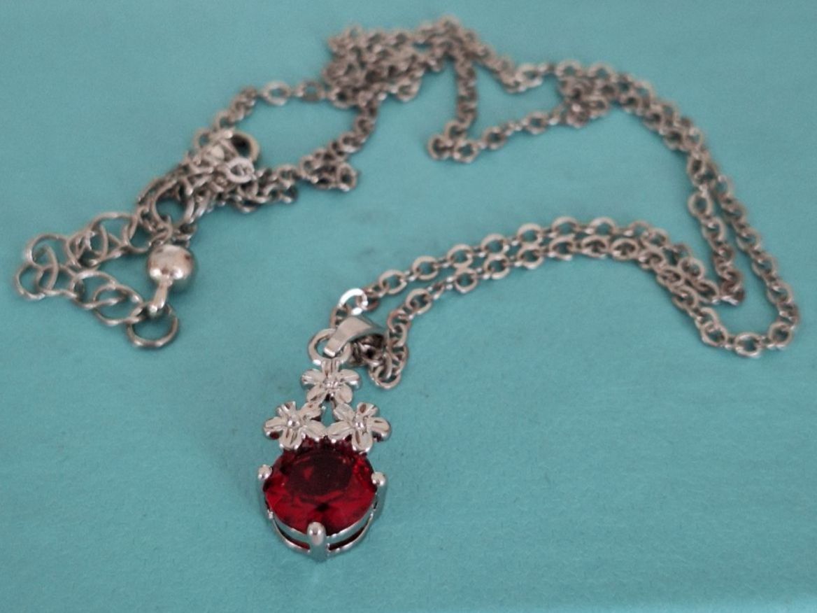 Catenine: Vintage Kettchen mit rotem Stein – Usato da Kerzers venduto da ExpressoTerreno