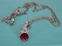 Vintage Kettchen mit rotem Stein