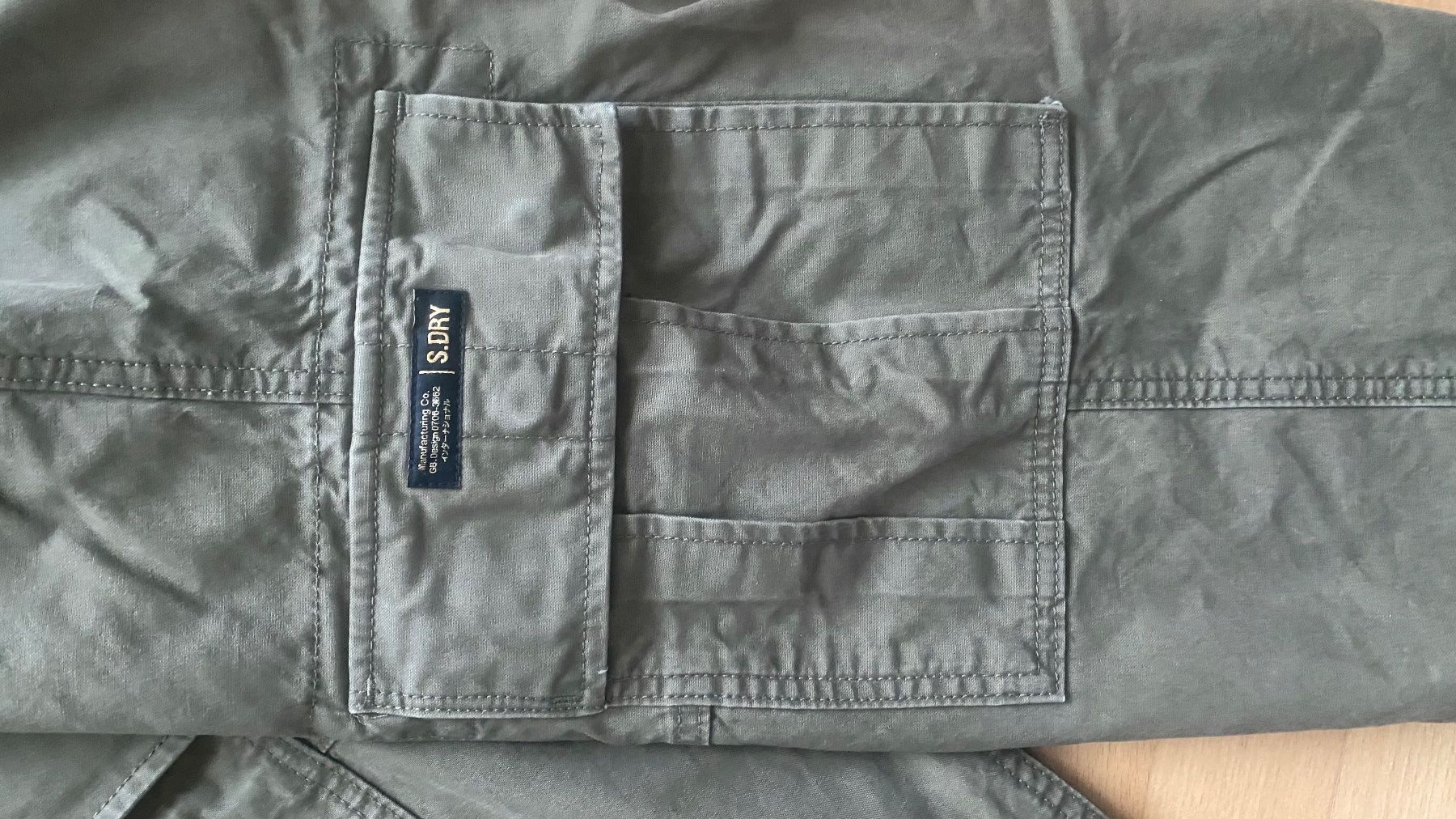 Superdry Pantaloni: Superdry Cargo-Hose, Olivgrün – Usato da Zürich venduto da Stami129 2