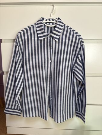 Chemise blanche et bleue 