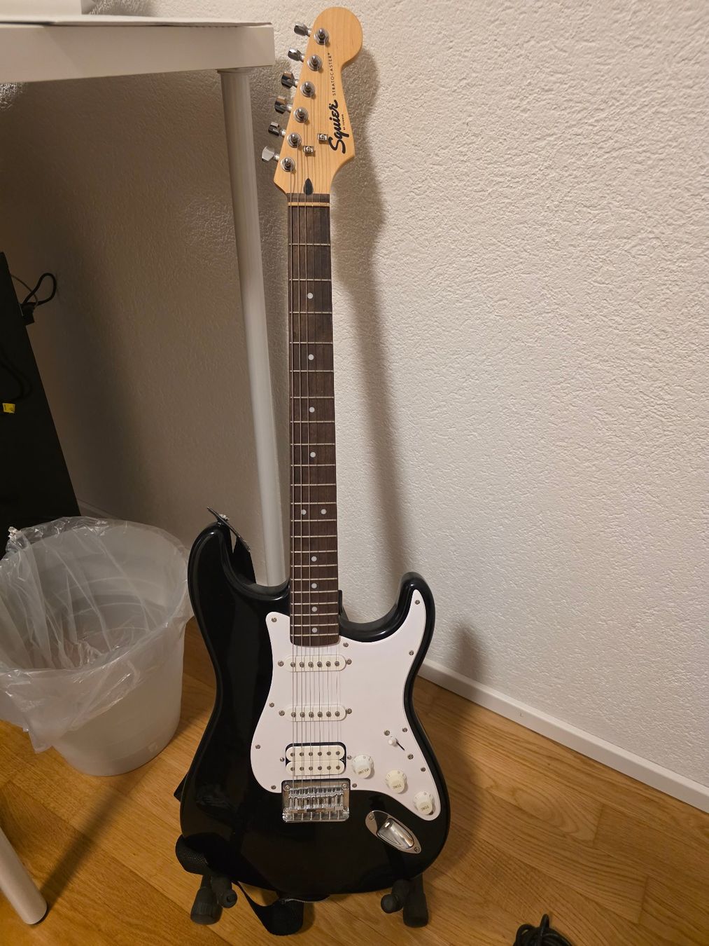 Squier Strumenti musicali: Squier by Fender Strat. HSS Hardtrail & Marshall Code 25 Amp – Nuovo (secondo la descrizione) da Rotkreuz venduto da Ferni0 1