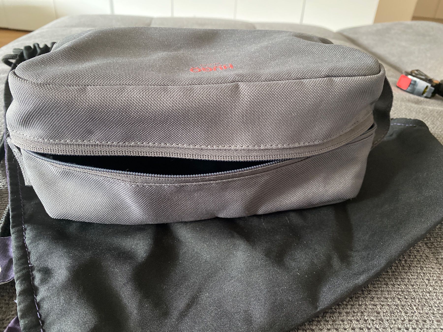 Hugo Boss Custodie per cosmetici: Hugo Boss  Kosmetik Tasche Original – Usato da Läufelfingen venduto da Alles_Garantie 2