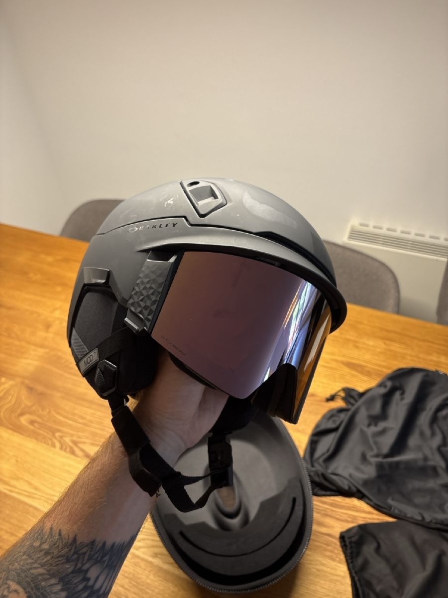 Oakley Caschi: Casque de ski Oakley MOD7 avec masque intégré  – Nuovo e nell'imballaggio originale da Corsier-sur-Vevey venduto da BussardS 1