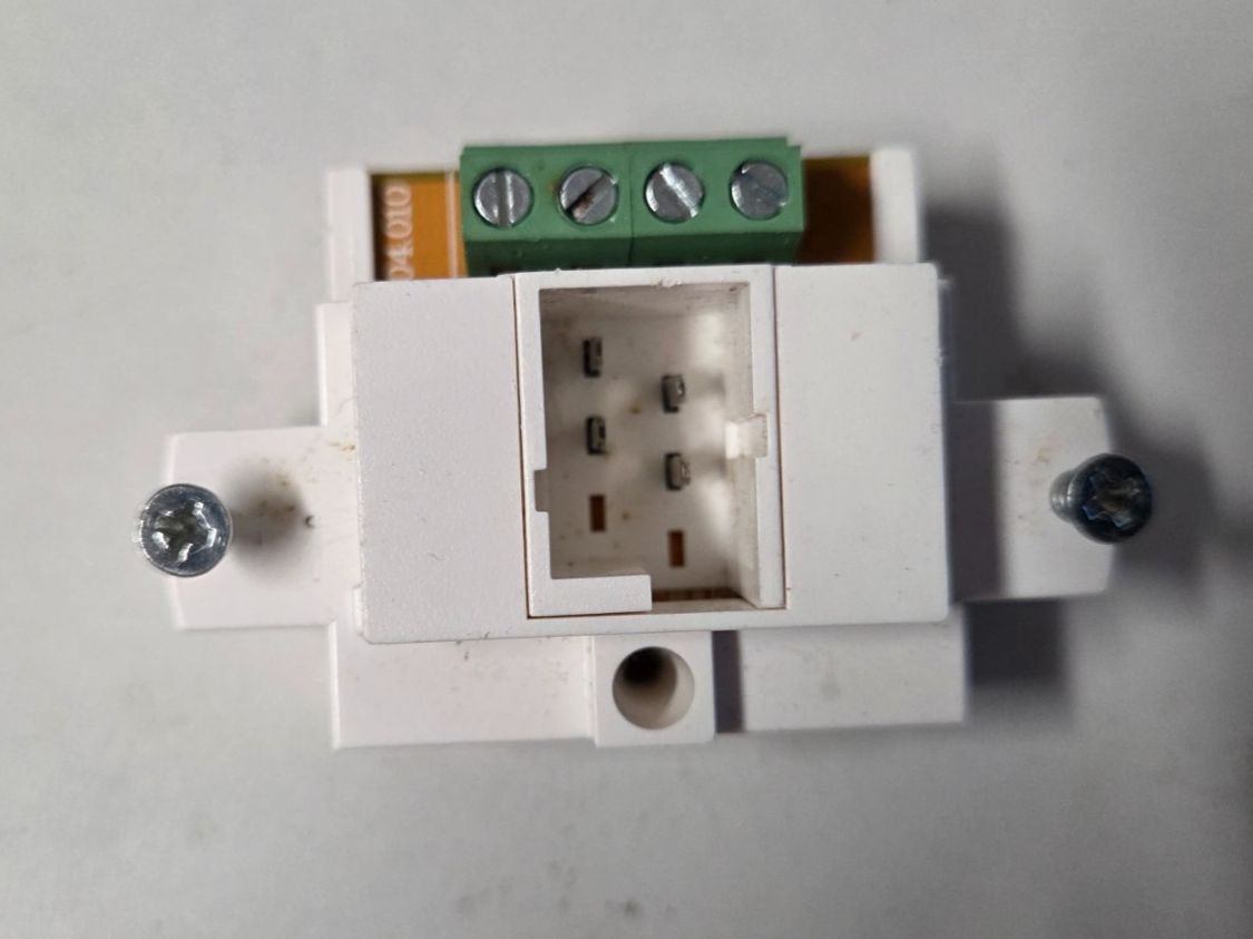 Hager Spine: Steckdose MH TT83 4-polig Einsatz WH403112E – Nuovo (secondo la descrizione) da Zürich venduto da eymen20