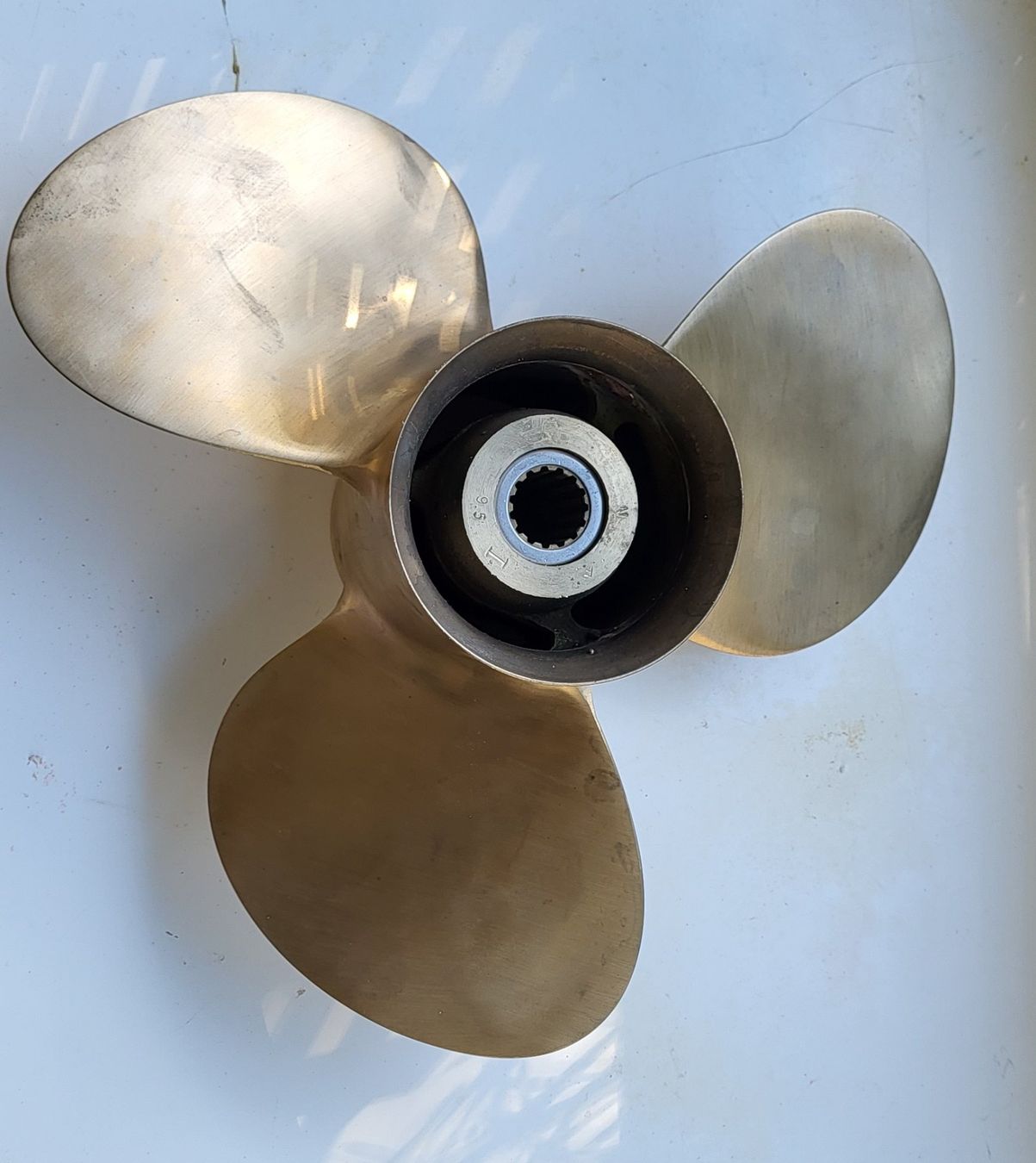 Boote: Hélice en Bronze – Gebraucht aus Villars-sur-Glâne von rifzari