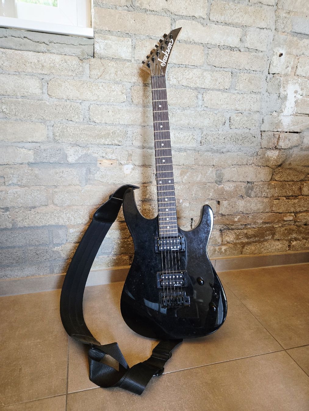 Strumenti musicali: Guitares (Classique + électrique) – Usato da Courtemaîche venduto da D.B29 1