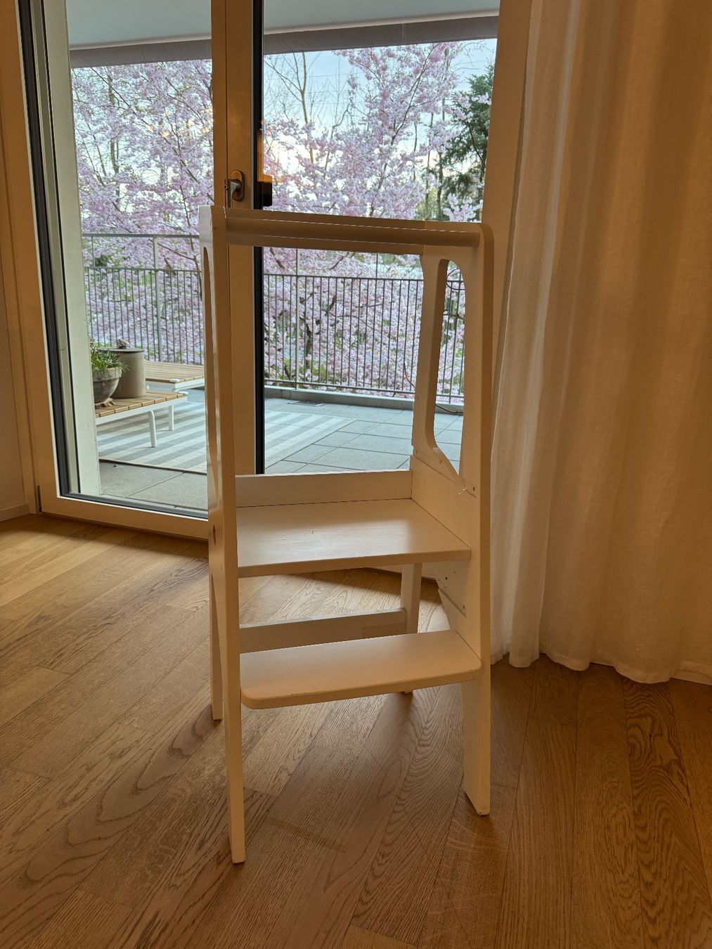 Scale: Kitchen Tower Kids Kitchen Stool – Usato da Zürich venduto da van_k8pp