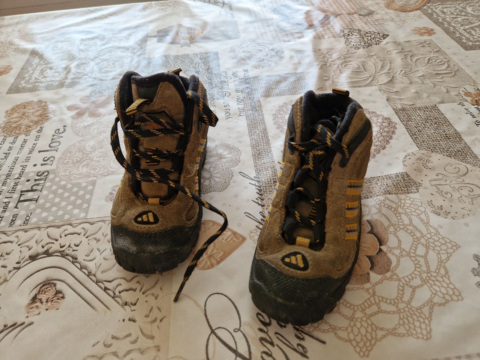 Adidas Scarpe per ragazzi: Adidas Kinderwanderschuhe Grösse FR: 26 – Usato da Glis venduto da mic_2ht8