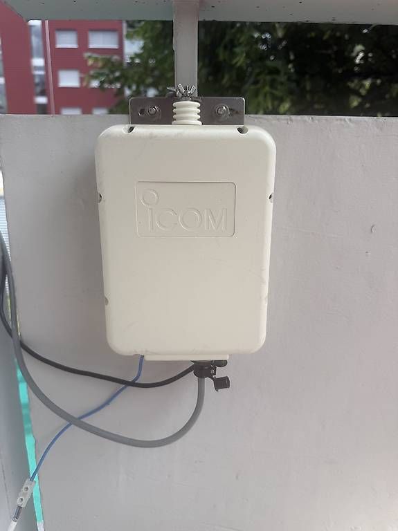 Radios: Icom AH-4 autotuner – Gebraucht aus Buchs SG von srtgray01