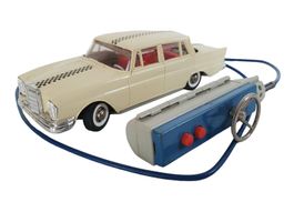 alter Mercedes mit Batterieantrieb