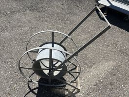 GRATIS Schlauchrolle, aus Metall