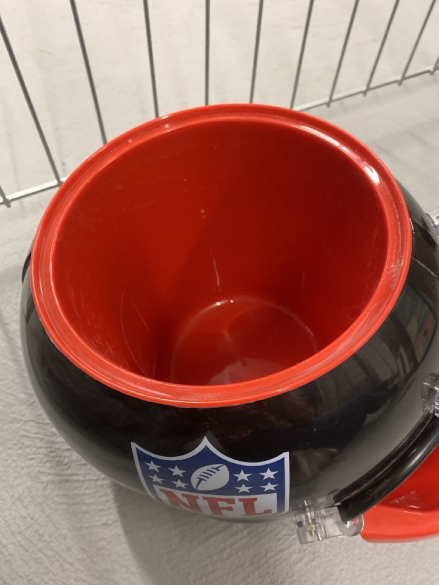 Schalen: NFL Behälter Helmet schwarz rot – Gebraucht aus Wil SG von syn_6vlf 1