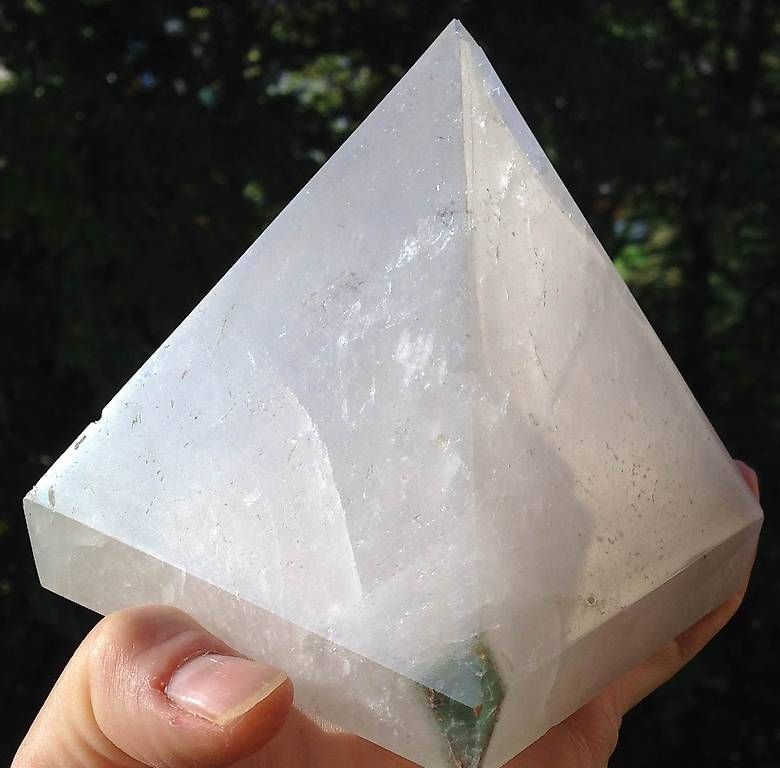 Minerali & Pietre curative: Quartz grande pyramide polie – Usato da Vevey venduto da zabounetta