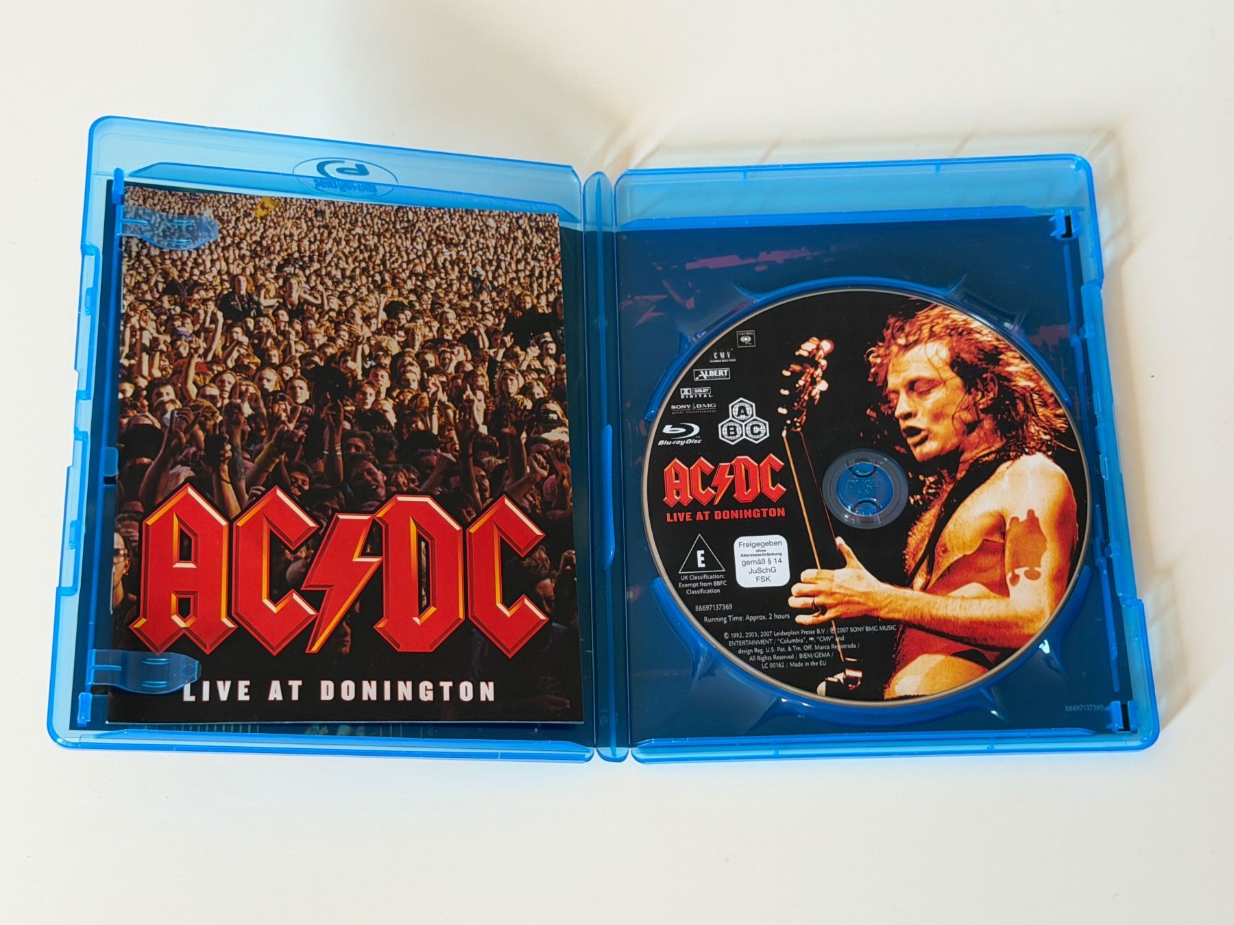 Tutti i DVDs: AC/DC Live at Donington Blu-ray – Nuovo (secondo la descrizione) da Altstätten SG venduto da sheamus 2