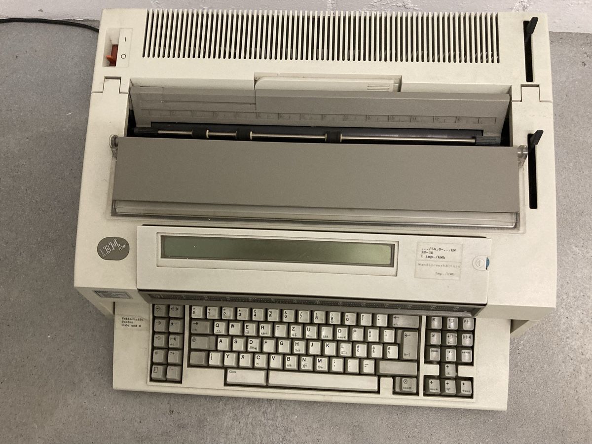 IBM Schreibmaschinen: IBM - Schreibmaschine elektrisch – Gebraucht aus Rüti ZH von Carver61