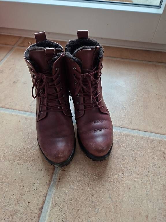 Scarpe da donna: Winterstiefel leder – Usato da Urtenen-Schönbühl venduto da Lasilja 1
