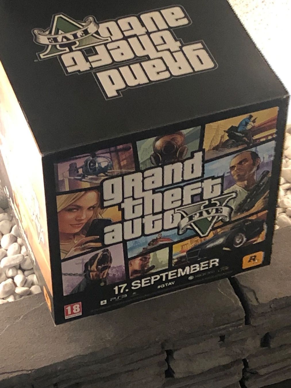 Giochi: GTA Five Aufsteller Werbewürfel – Usato da Kestenholz venduto da Matti_10 2