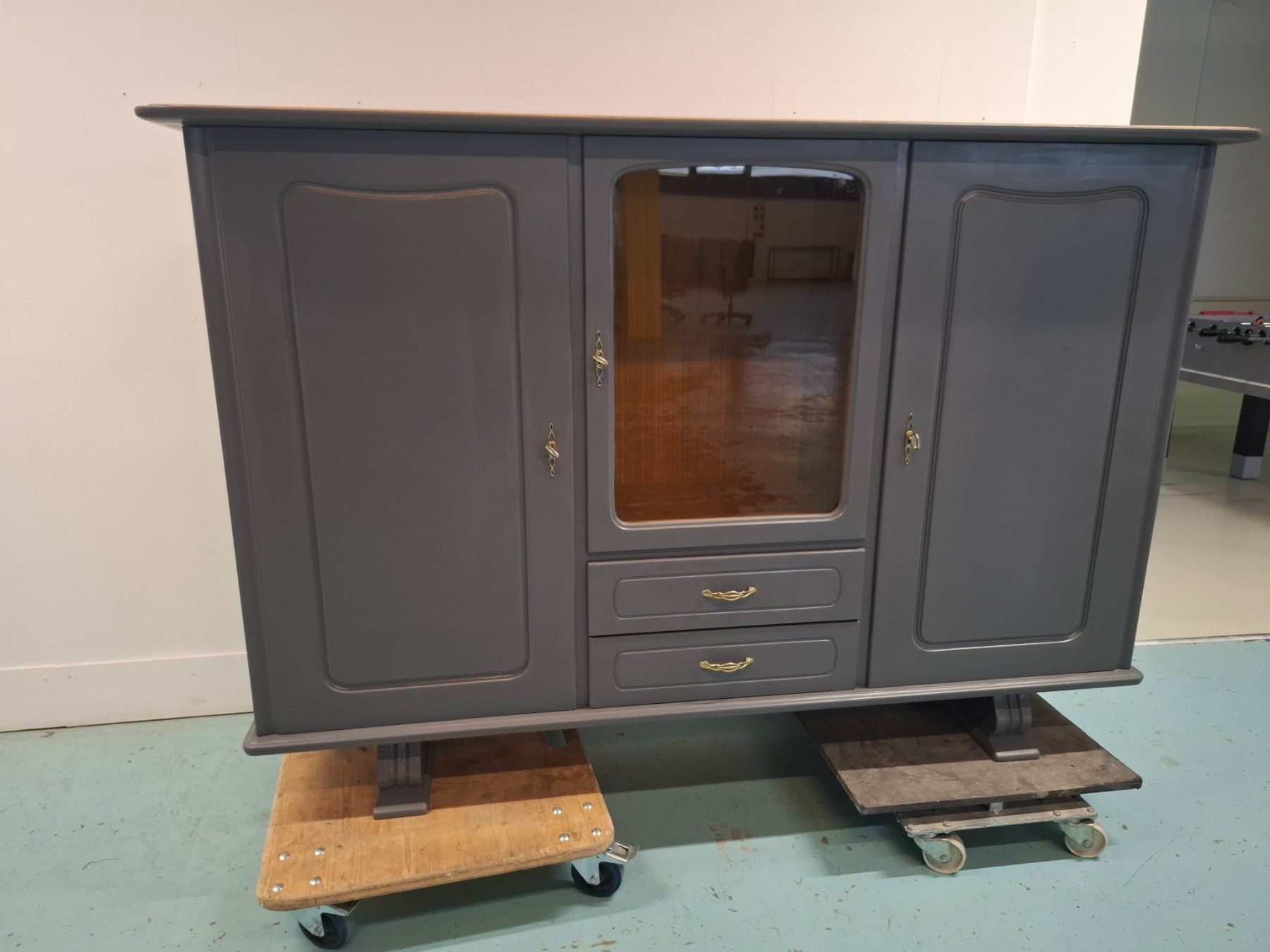 Credenze: Buffetschrank mit Vitrine – Usato da Brügg BE venduto da POU-BELLE