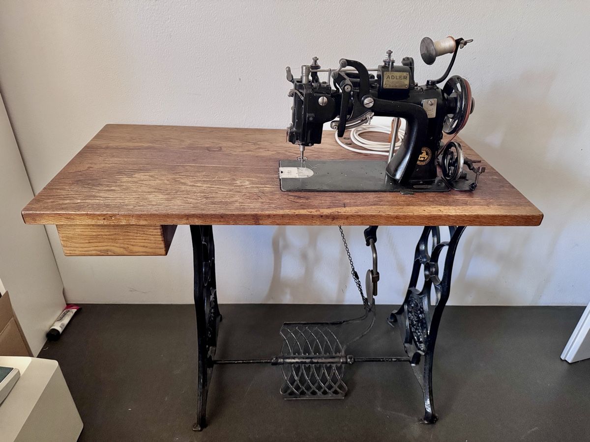 Adler Nähmaschinen: alte Stickmaschine Adler 9-1 – Gebraucht aus Bern von keristophu