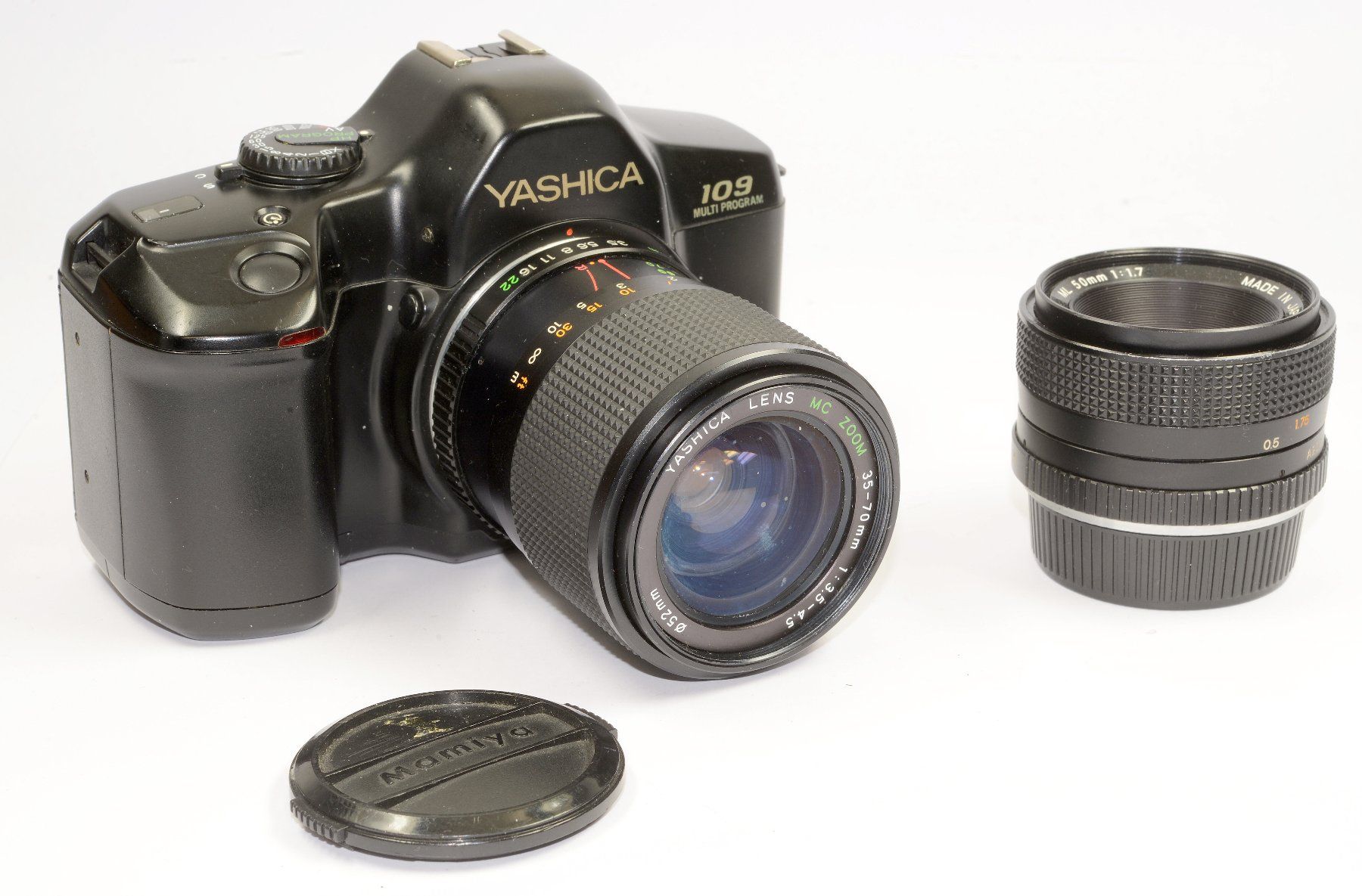 Yashica Fotocamera: Yashica Multiprogram + 2 Objektive  2325/109 – Usato da Bern venduto da Olynon