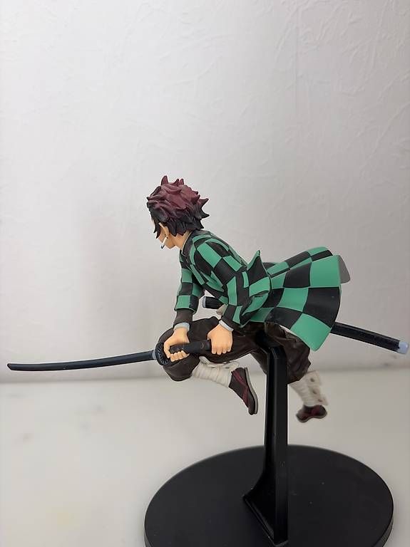 Statuette: Figurine de Tanjiro - demon slayer  – Usato da Chavannes-de-Bogis venduto da bla_7nrp 1