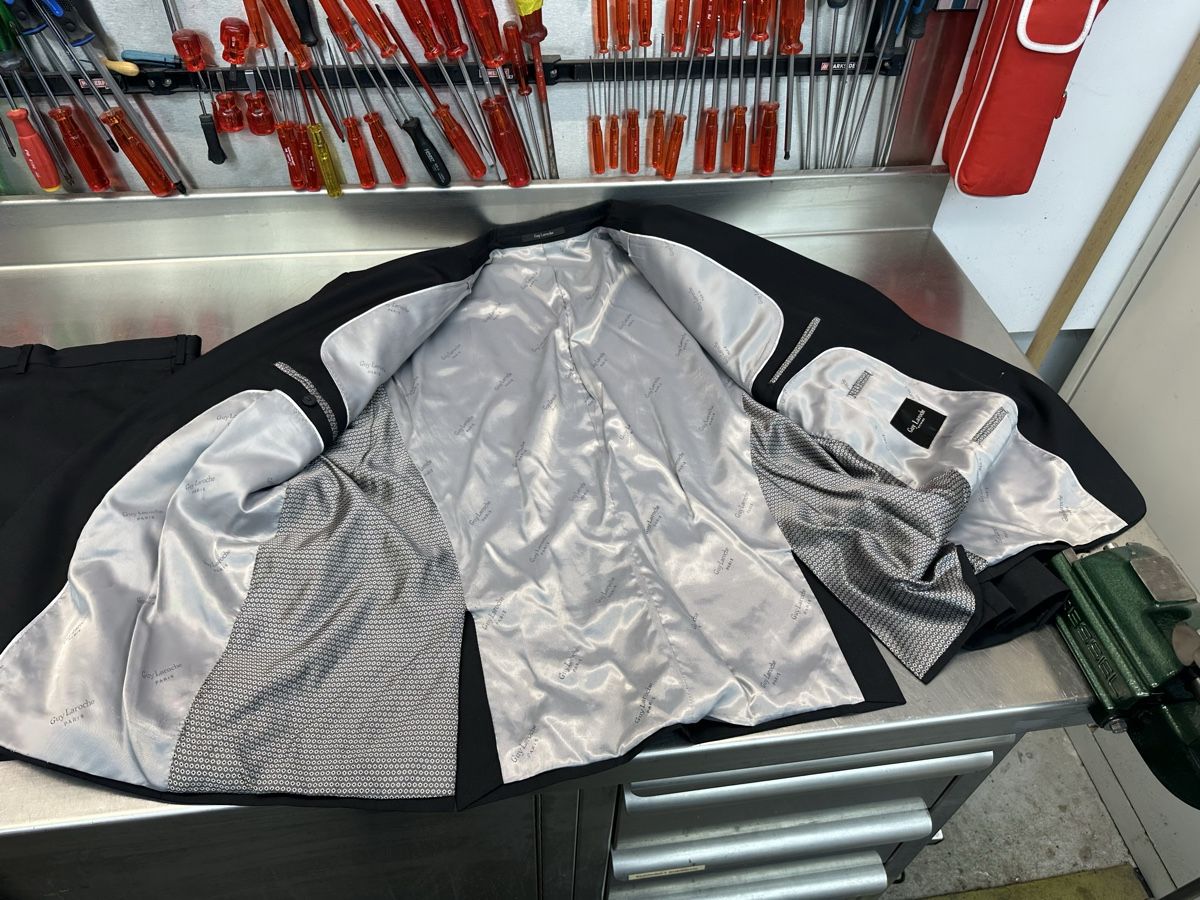 Completi, tute sportive e funzionali: Anzug Herren Guy Laroche schwarz – Usato da Schwende venduto da weesli 7