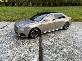 Lincoln Continental 1:18