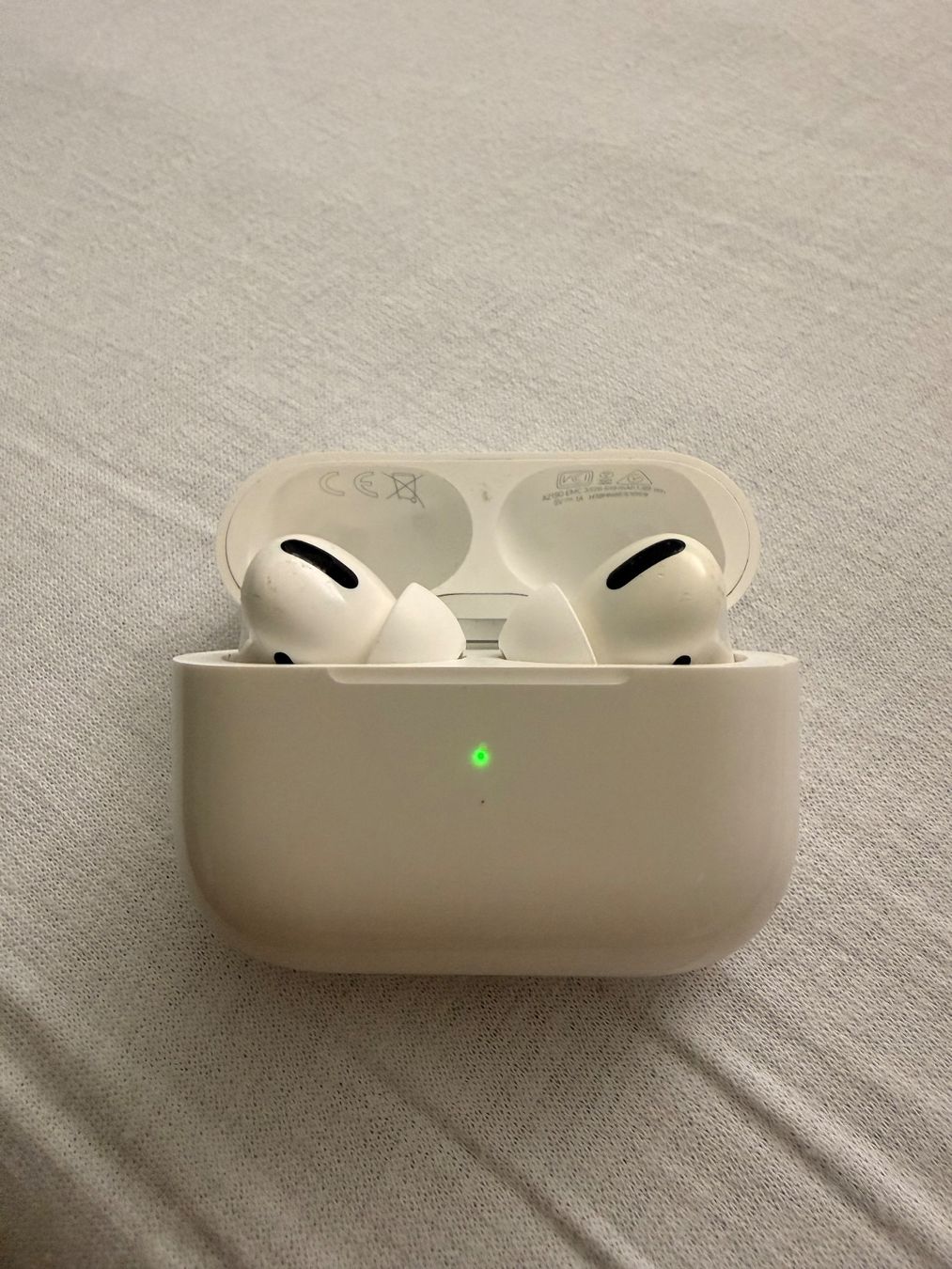 Apple Casques audio: Originale Apple Airpods Pro A2190- Lightning – D'occasion à bülach par Happylion1 1