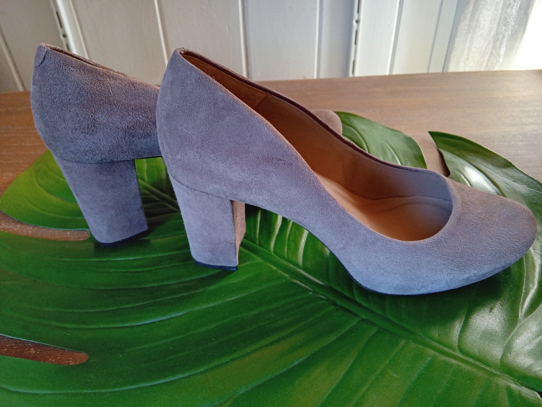 Unisa Scarpe da donna: Graue Unisa Pumps Grösse 37 Wildleder – Nuovo (secondo la descrizione) da Rüthi (Rheintal) venduto da titlis07 2
