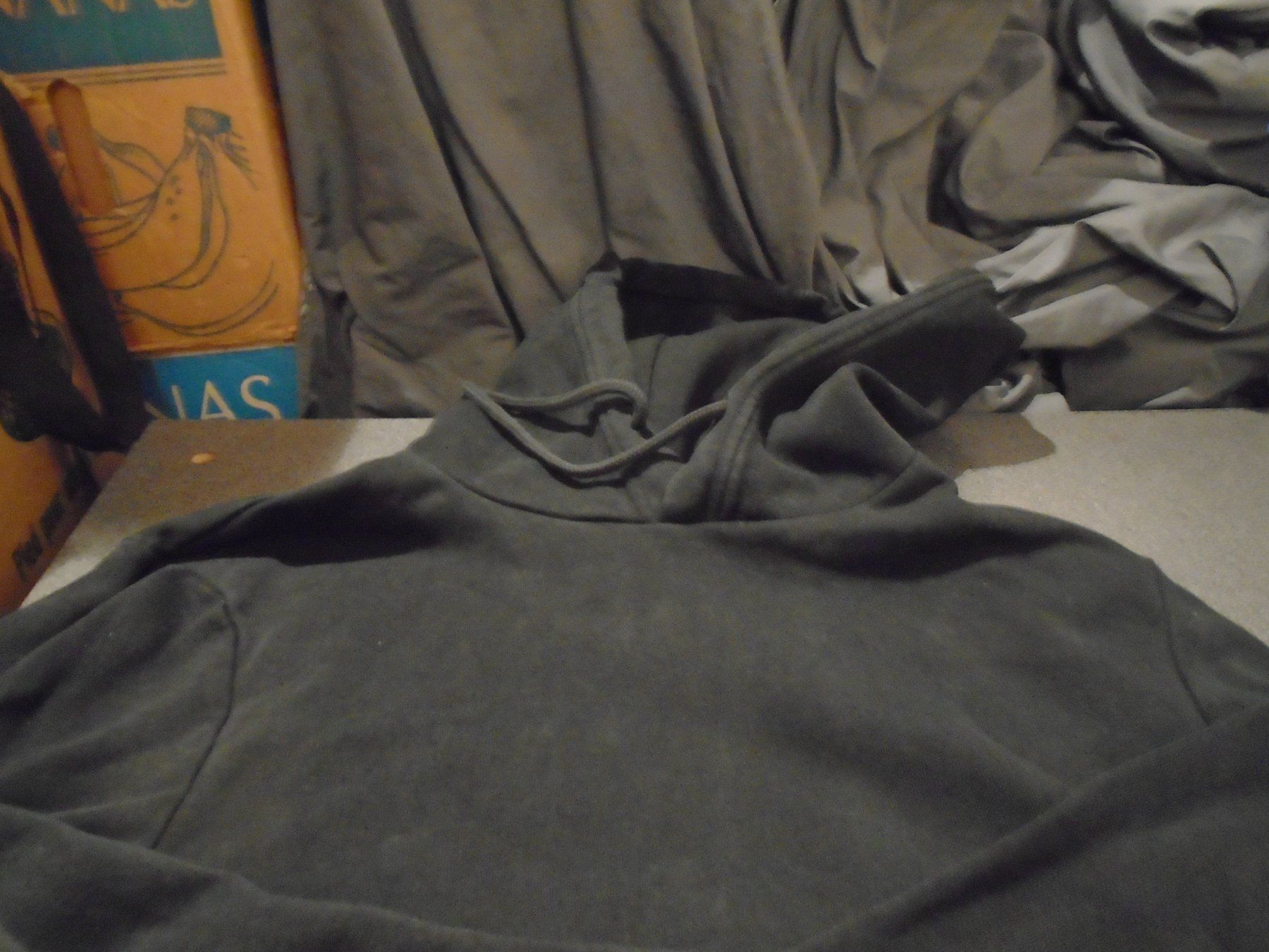 C&A Pulls & Sweat-shirts: Kapuzenpullover Grösse S, C&A, schwarz/Bauchtasche – D'occasion à Zürich par Motzkuh 1