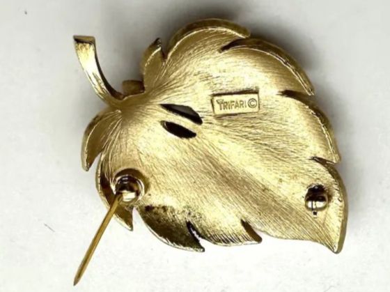 Broches & Aiguilles: Trifari Brosche – D'occasion à Beckenried par SylvkensWorld 1