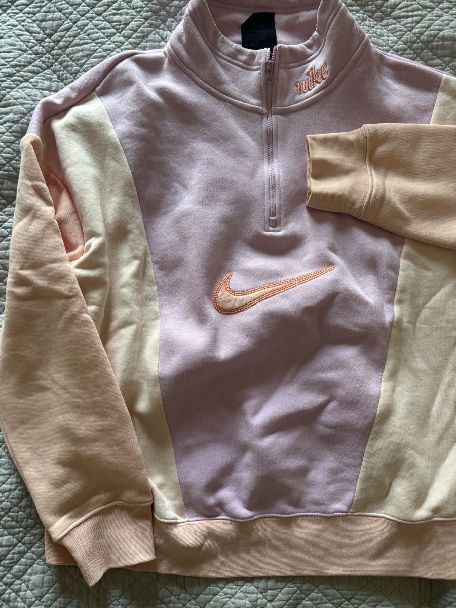 Nike Maglioni & Felpe: Sweat-shirt Nike Vintage  – Usato da Lausanne venduto da shabnam.t 1