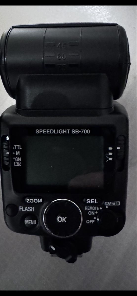 Nikon Flash: Nikon Blitzgerät SB/700 – Usato da Orpund venduto da Rhodes0 1