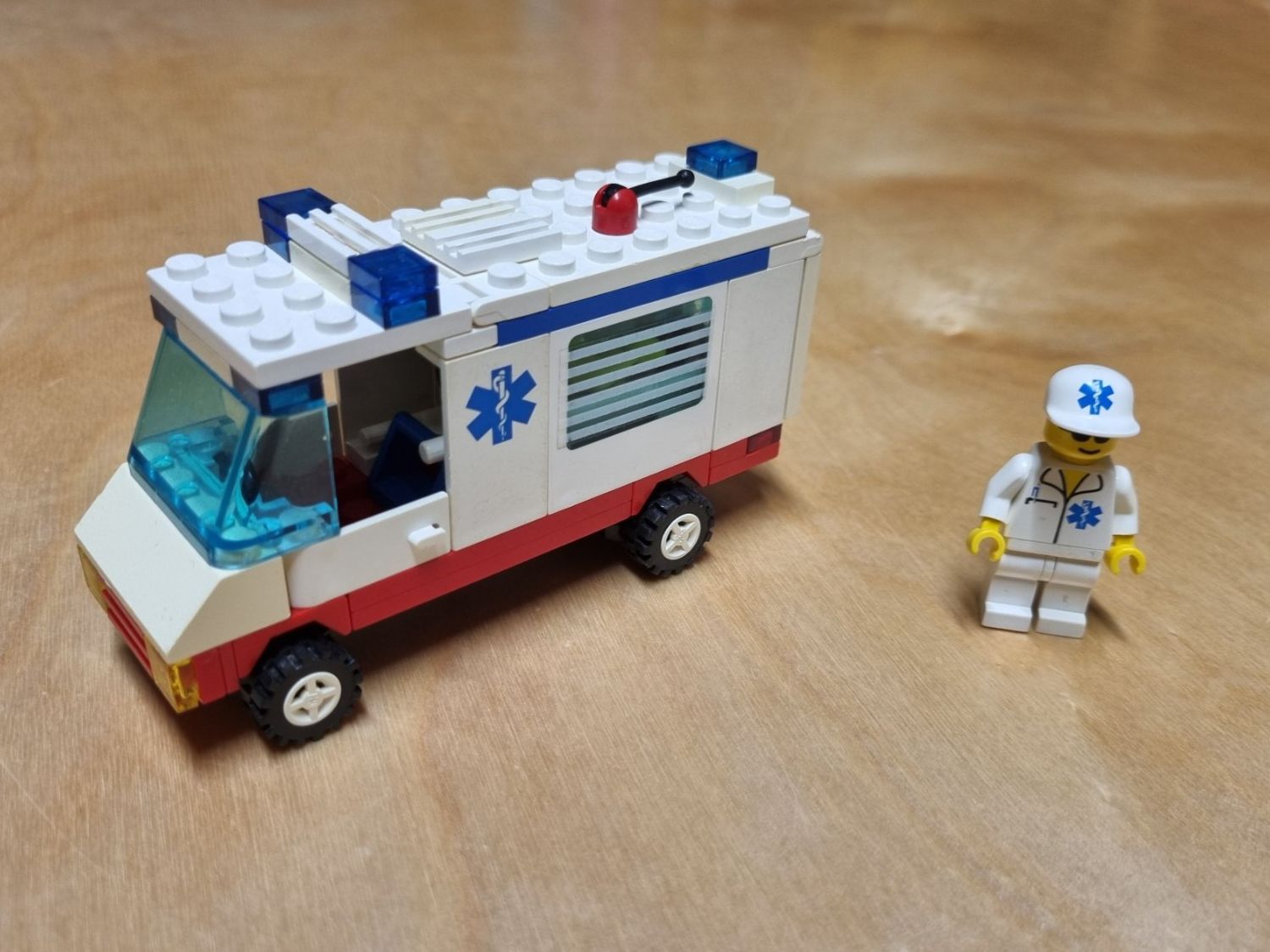 Lego Kit di costruzioni: LEGO System 6666 Ambulance – Usato da Basadingen venduto da tot_59zf 5