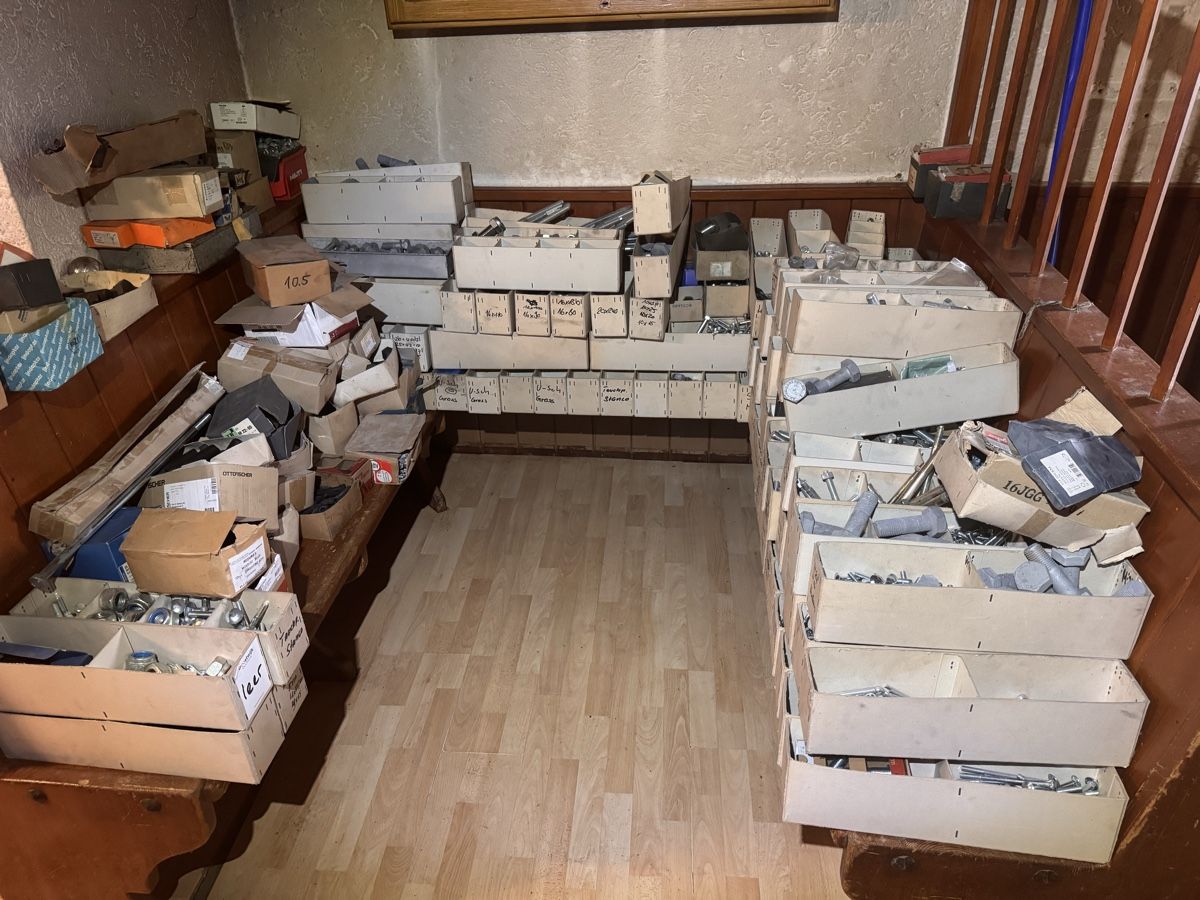 Tutti gli attrezzi: Grosser Posten Schrauben, Muttern und Befestigungsmaterial – Nuovo (secondo la descrizione) da Oberhofen AG venduto da valo-ha 7