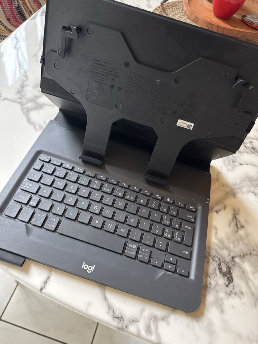 Claviers: IPad Tastatur  – D'occasion à Gipf-Oberfrick par Schnee12