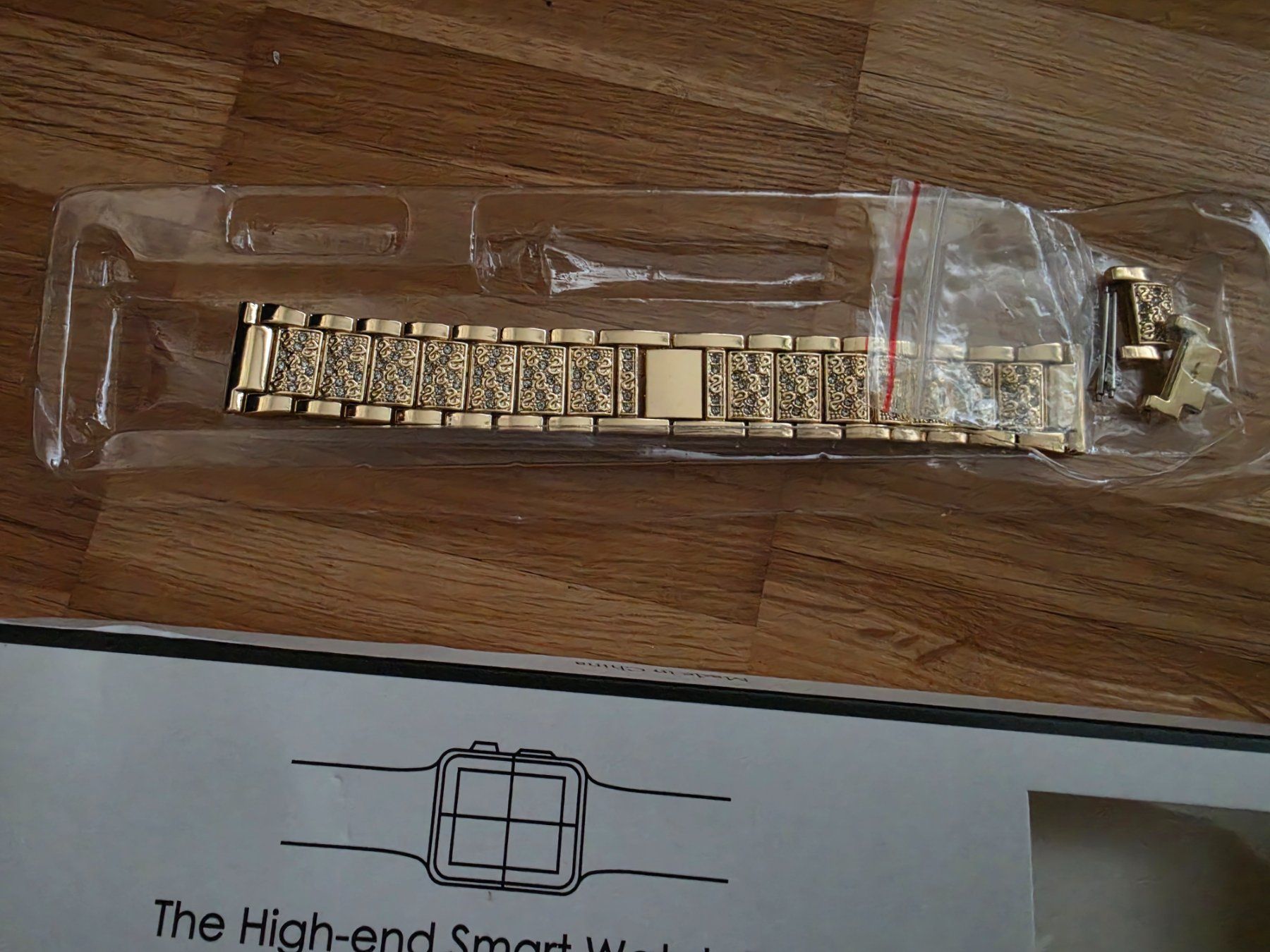 Smartwatch: Smartwatch Armband Gold mit Steinen Neu – Nuovo (secondo la descrizione) da Zürich venduto da Sokaina