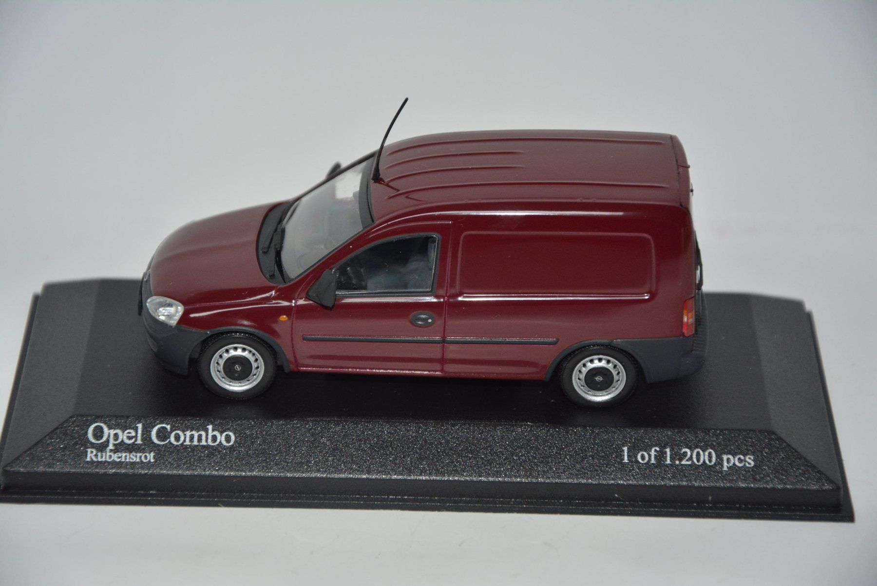 Opel Modellini d'auto: Opel Combo Van 2002 , Minichamps , 1:43 – Nuovo e nell'imballaggio originale da Goldach venduto da Feivel9 2