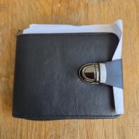 Neues Portemonnaie mit Reissverschluss, Schwarz.
